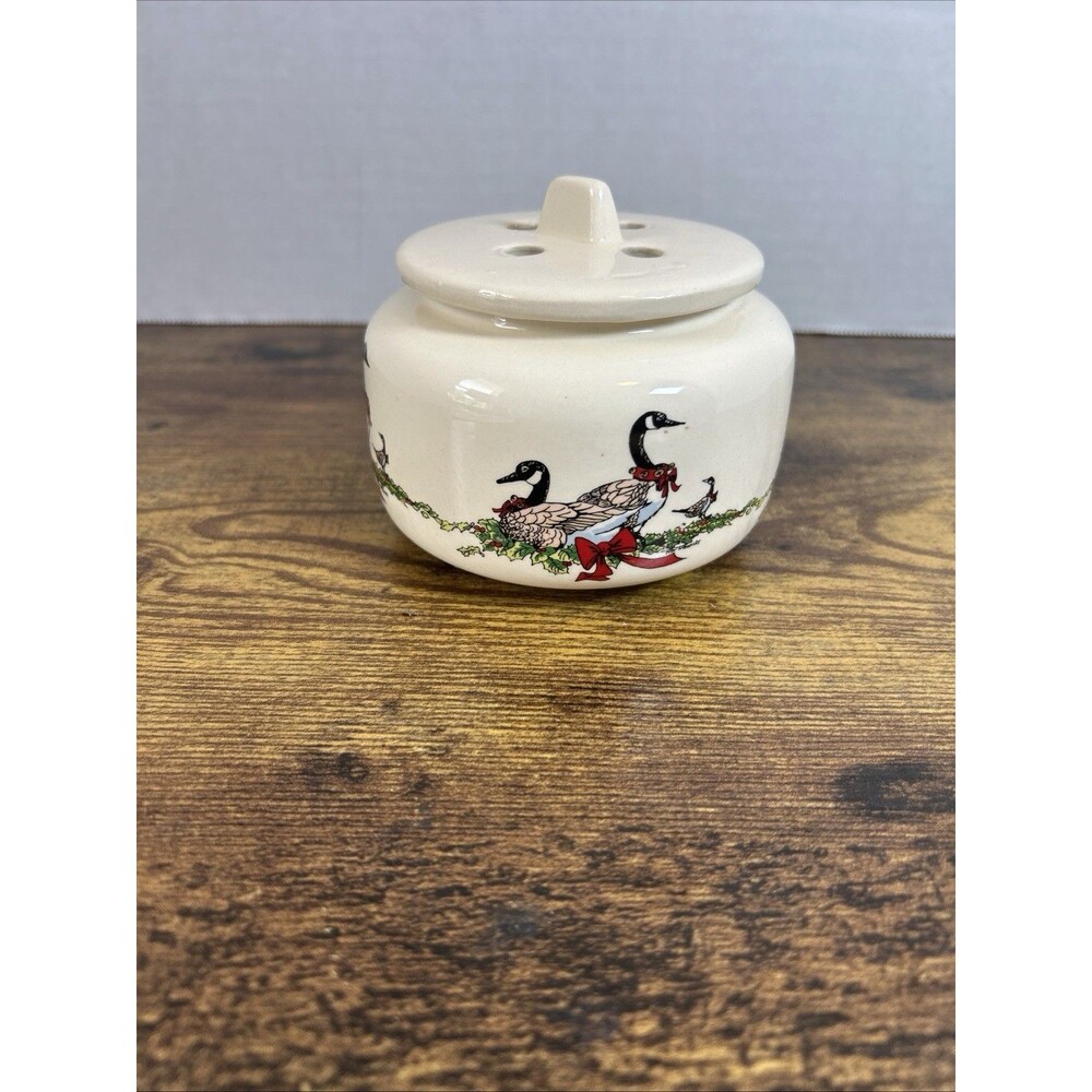 Vintage Christmas Country Geese Potpourri Burner Crock Jar Ceramic Taiwan  1987 - Picture 4 of 13